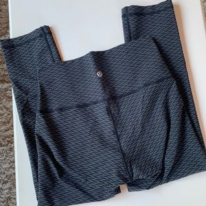 LuluLemon Wunder Under Crop Pants